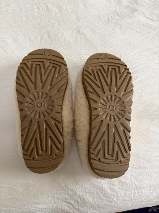 UGG slipper - Picture 3 of 3